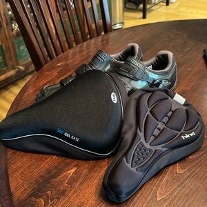 SHIMANO bike shoes and 2 seat covers. New never used sz 10.5 men’s